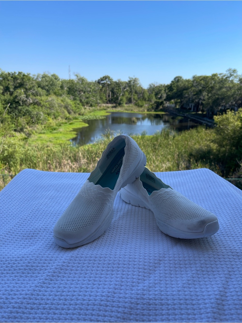 Skechers White Slip-On Knit Sneakers with Teal Insole Size: 10